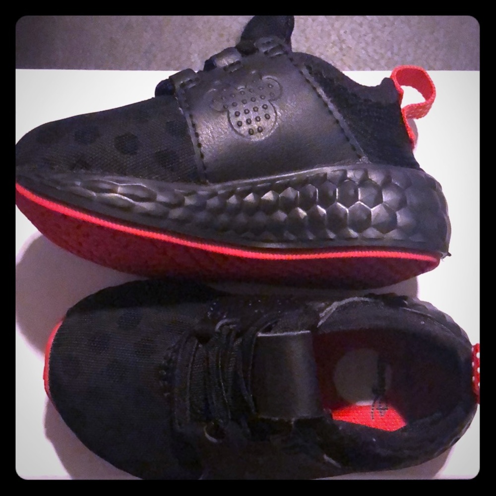 Disney new balance (Minnie) size 4c